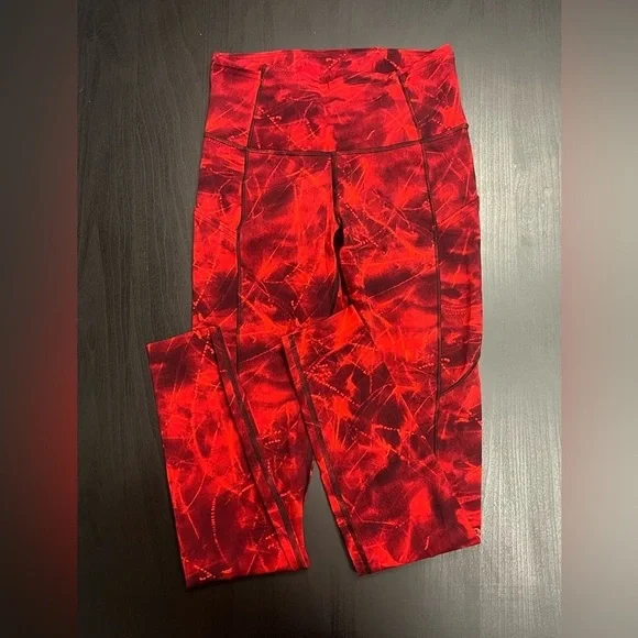 Lululemon Fast & Free Team Canada Tights - Sz 4 - Picture 2 of 3